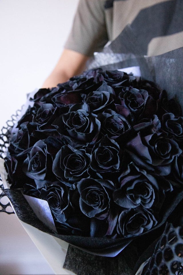 52 black roses bouquet