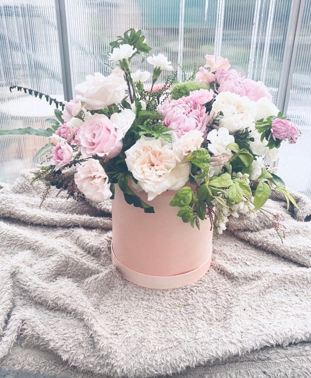 Luxury seasoning pink flower arrangement in paper bucket